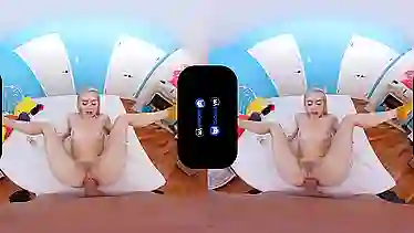 Забористая VR порнуха от первого лица с шаловливой блондой