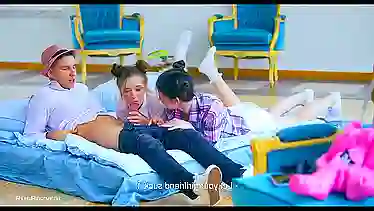 Русская порно фиеста с двумя самочками и одним счастливчиком кому дали ебать баб