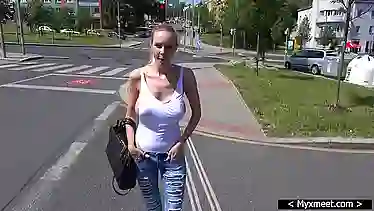 Чешская жена бухает днями напролет, пока мужик трахает молодую шлюшку