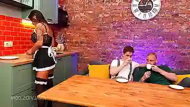 Два хуя в жопе одновременно станут причиной мощного сквирта из русской пизды